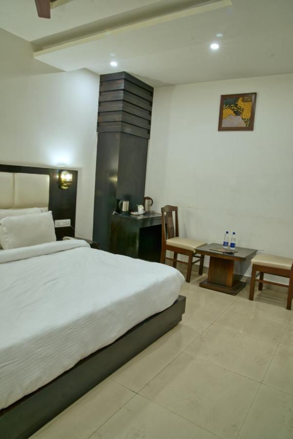 Height View Residency Hotel Dehradun Bagian luar foto