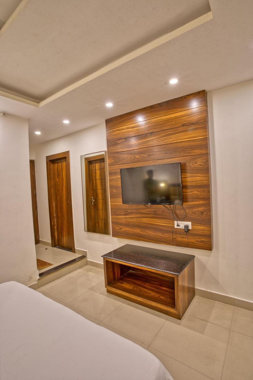 Height View Residency Hotel Dehradun Bagian luar foto